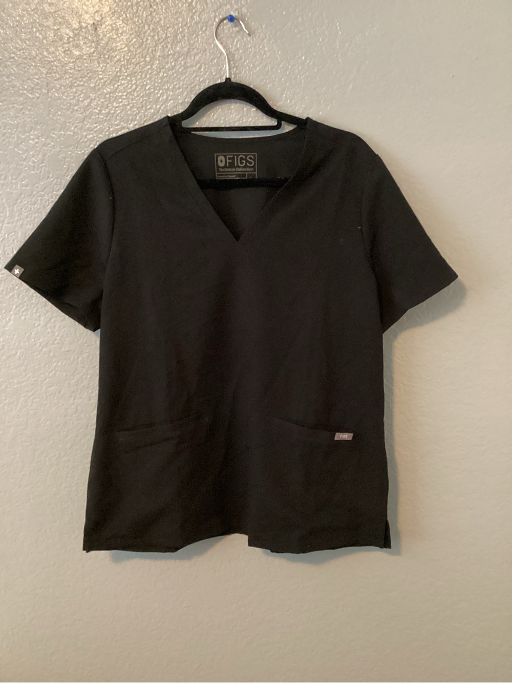 FIGS Men’s Black Short-Sleeve V-Neck Scrub Top NWT